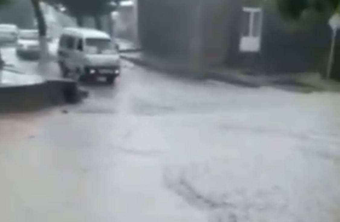 Cильные дожди в Сурхандарье привели к наводнениям