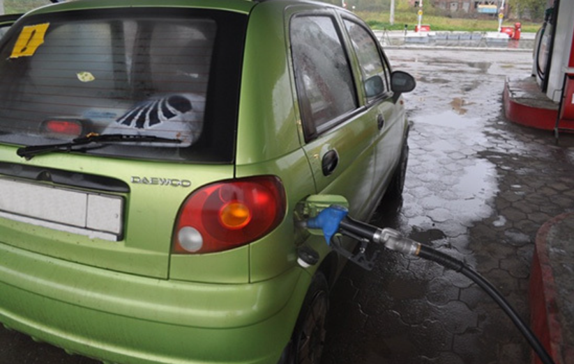 Рассказываем водителям Узбекистана, в каких случаях рекомендуется полная заправка бензобака машины