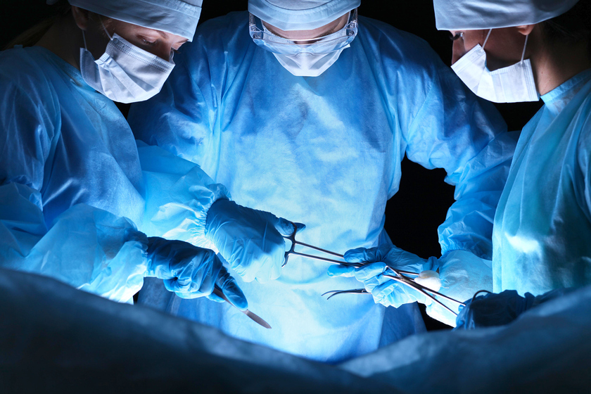 Врачи провели первую в мире операцию на сердце без разреза грудины