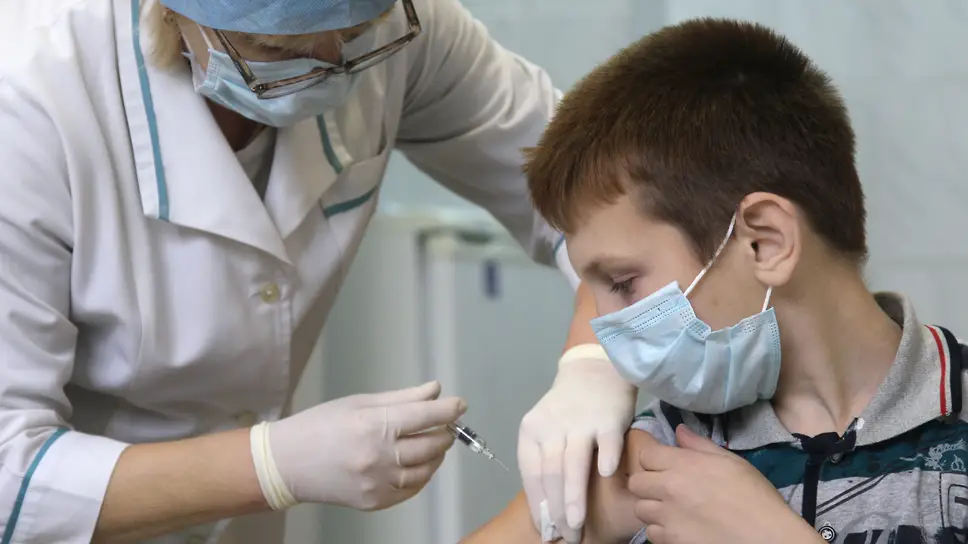 Китайско-узбекская вакцина от «короны» эффективна для детей — рассказываем, почему ей их все-таки не прививают 