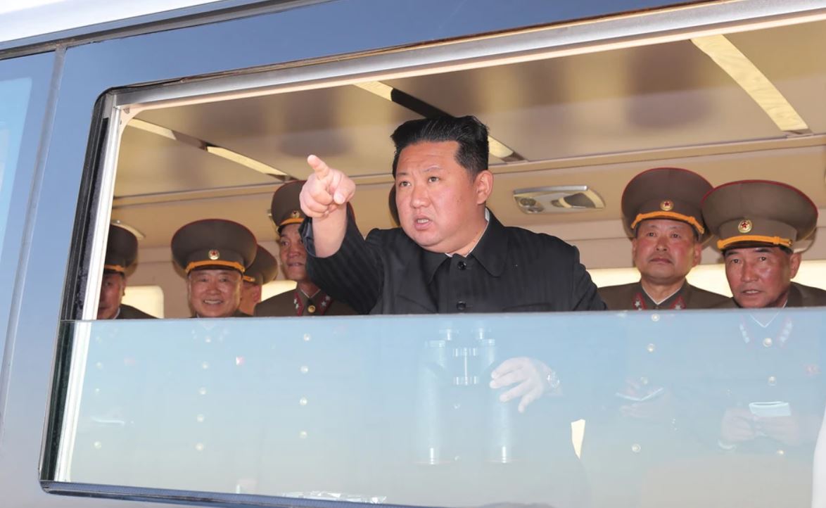 Ким Чен Ын пригрозил, что КНДР уничтожит ядерным оружием любую нападающую силу