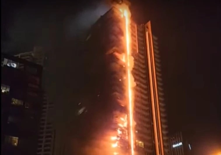 В Дубае загорелся небоскрёб — видео