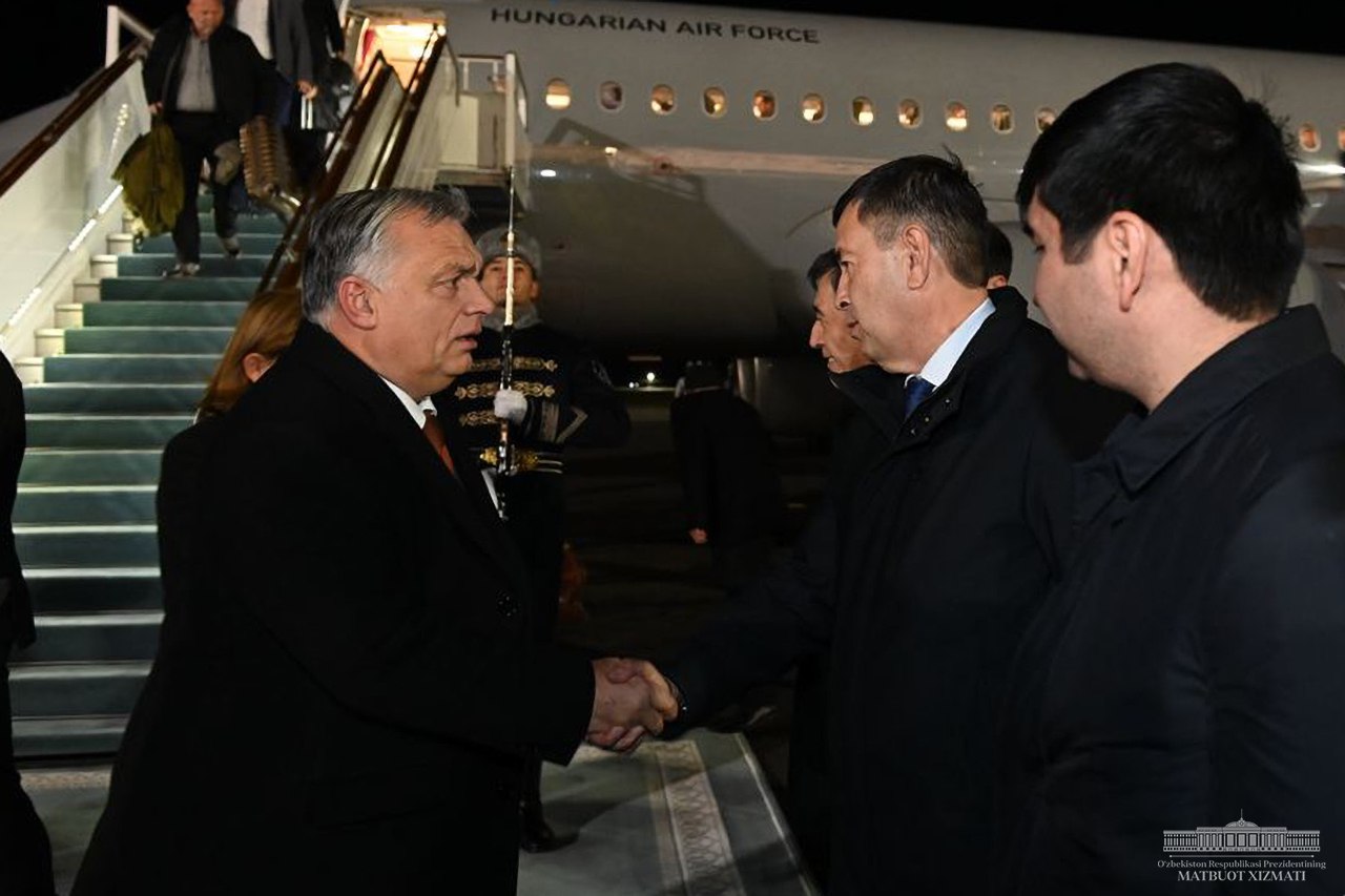 Премьер Венгрии Орбан прилетел в Самарканд