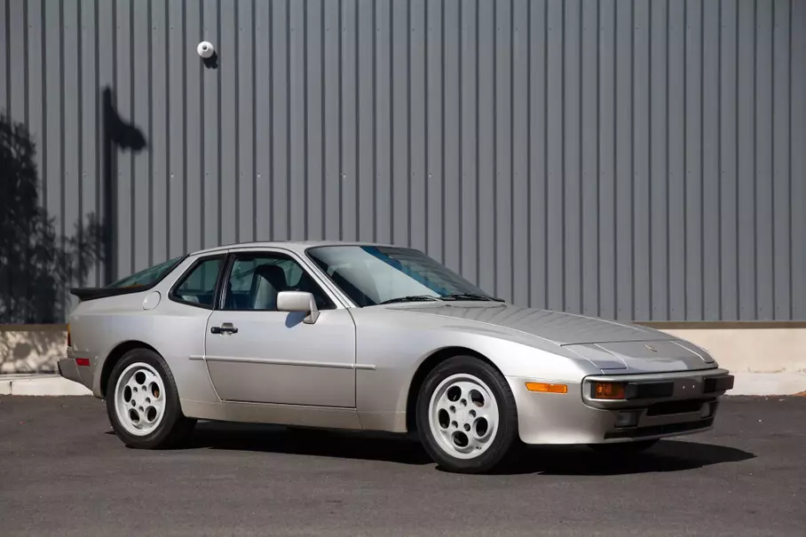 Особенный Porsche 944 появился в продаже