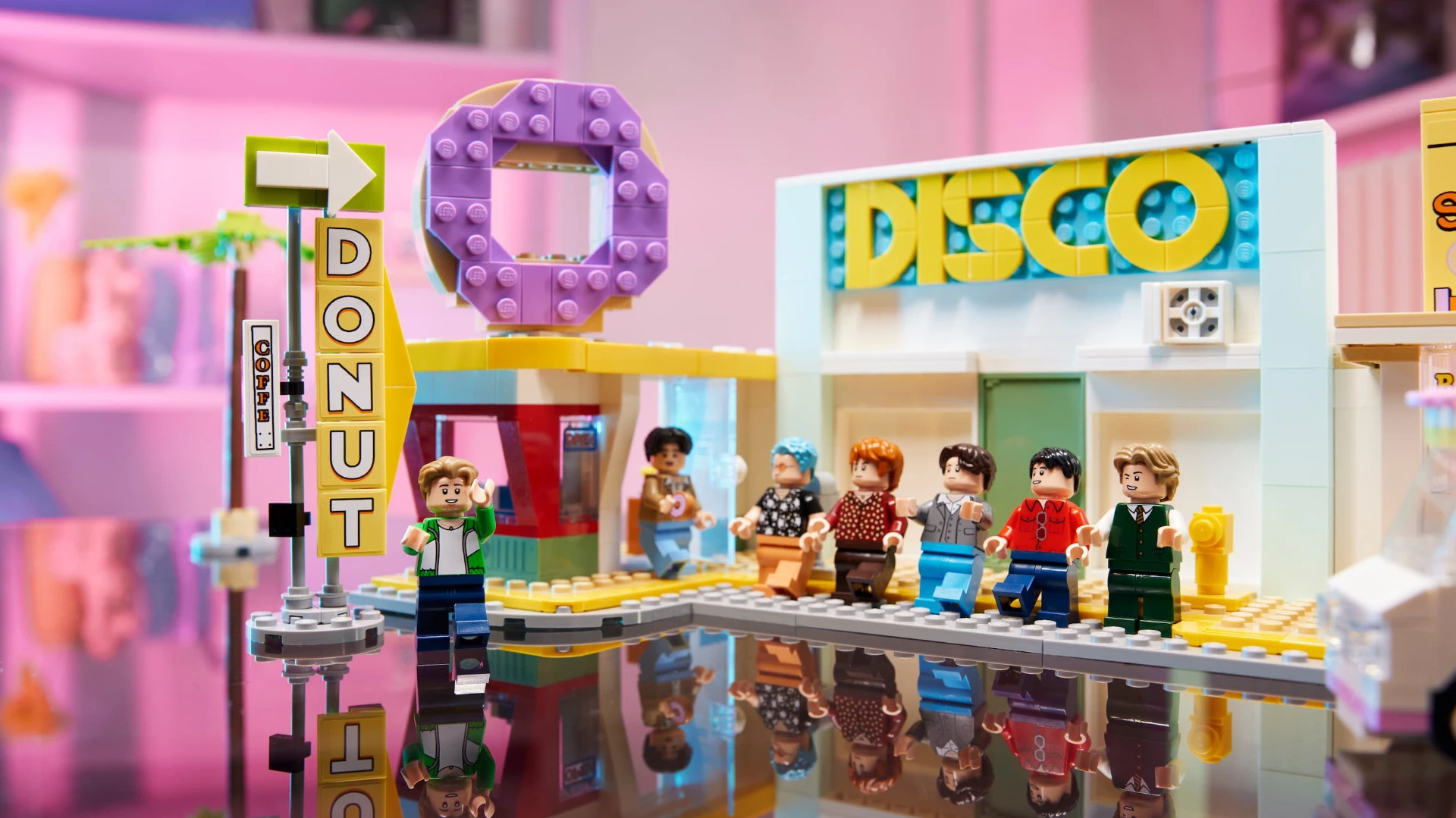 LEGO официально представила набор BTS Dynamite