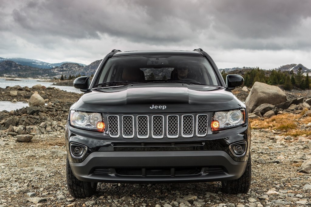 Jeep отзовет свои автомобили из-за тусклых дисплеев в салоне