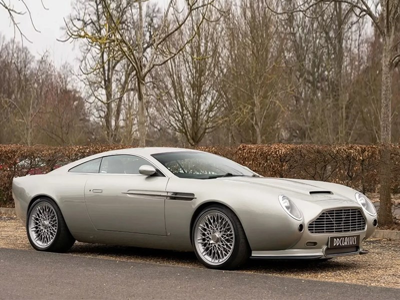 В сети показали уникальный Aston Martin в стиле «неоретро»