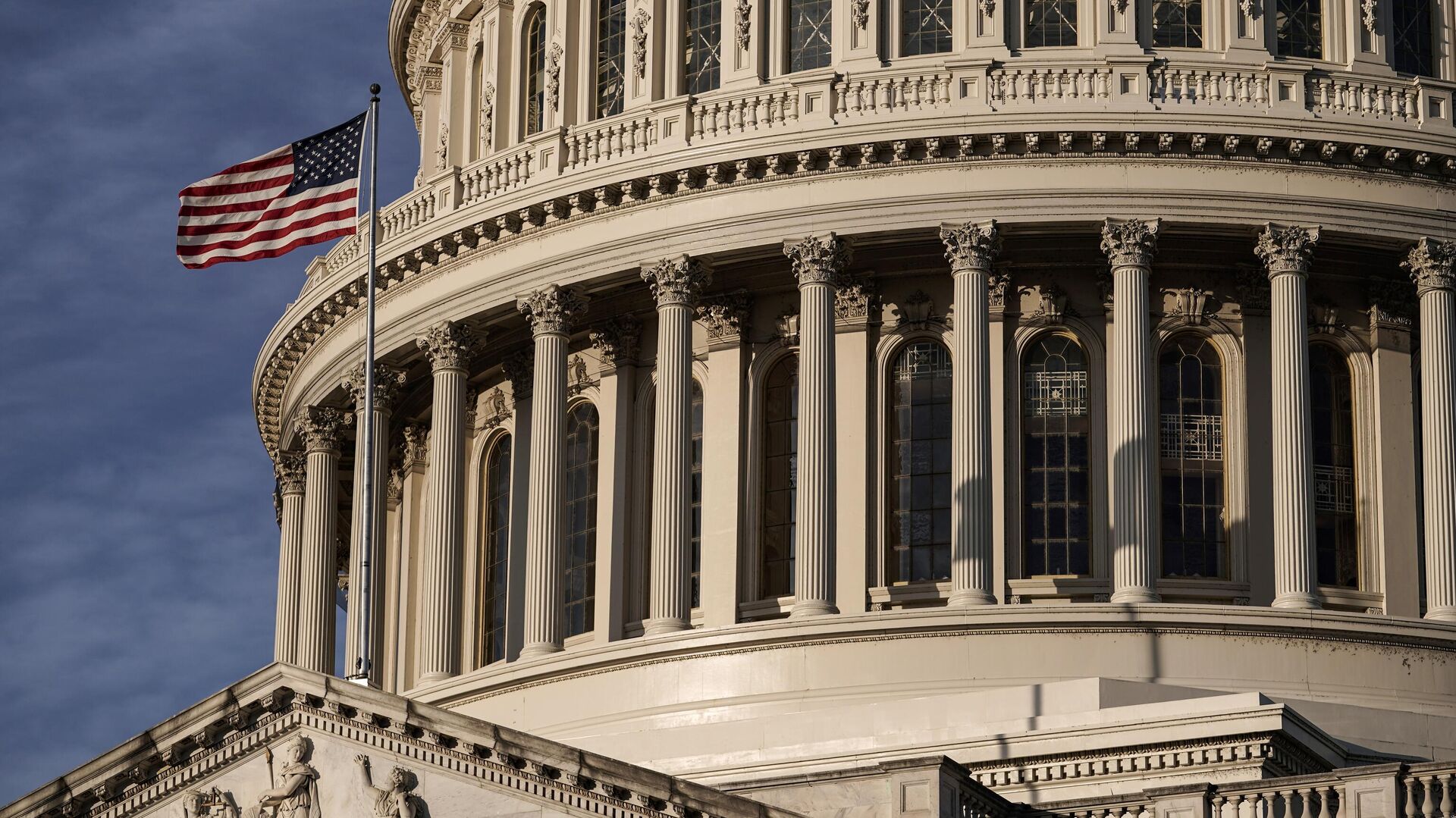 Сенат США принял временный бюджет без помощи Украине и Израилю