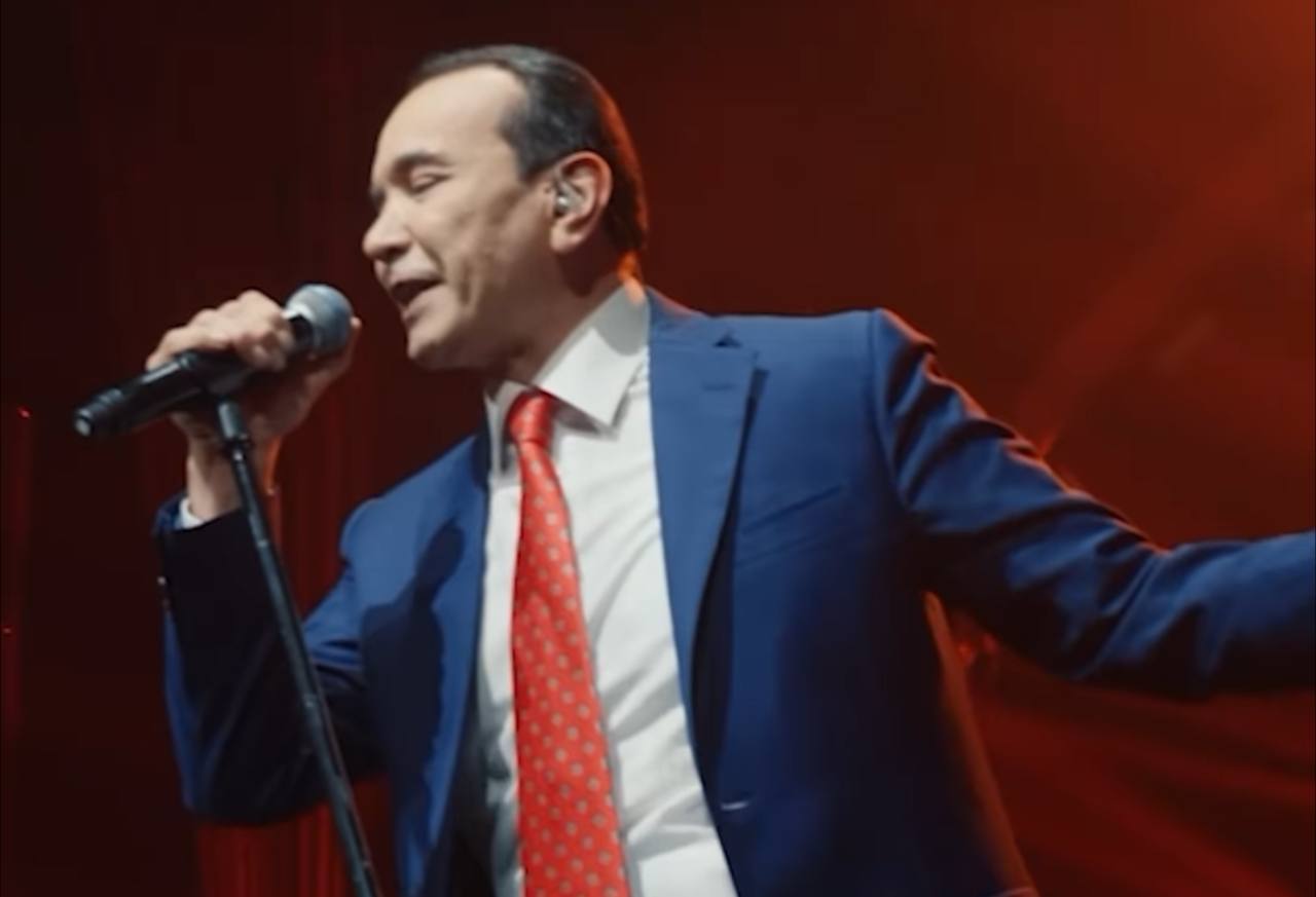 Министр культуры Озодбек Назарбеков исполнил свои хиты на узбекском ТВ