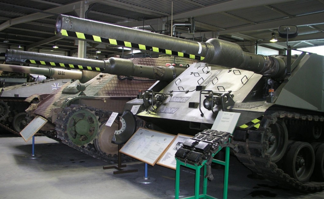 Музей военной техники в Германии запретил вход гражданам 26 стран, включая Узбекистан