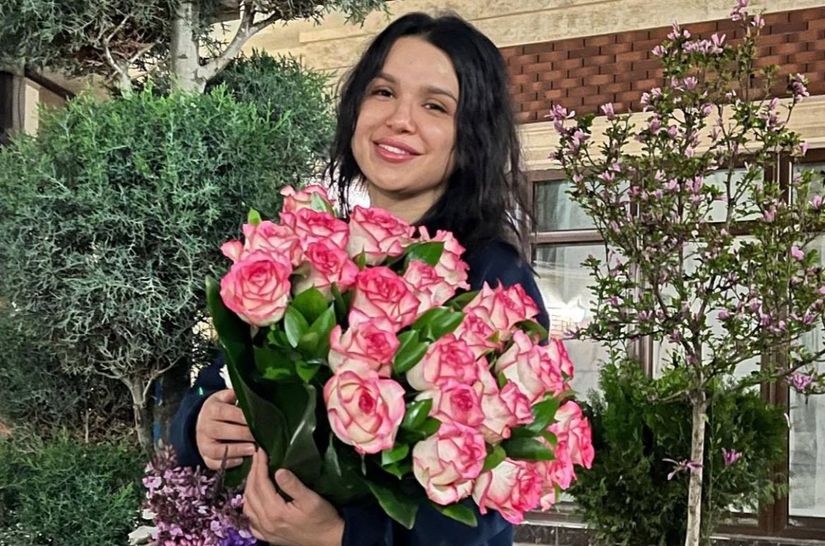 Певица Нилюфар Усманова, скрываясь от поклонников, прогулялась по ночному городу – видео
