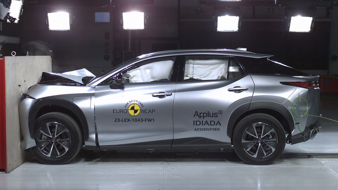 Lexus RZ проверили на безопасность на краш-тесте