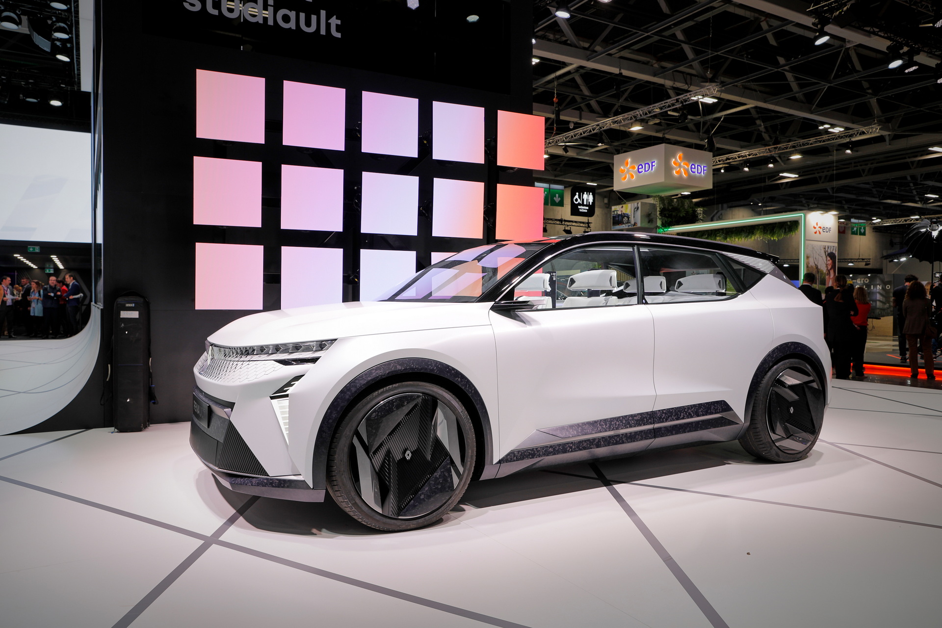 Renault показал концепт нового Scenic
