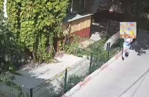 В Ташкенте парень напал на девушку в подъезде (видео) 