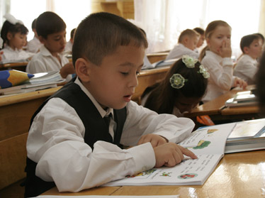 СМИ назвали дату перевода школьников Узбекистана на «пятидневку»