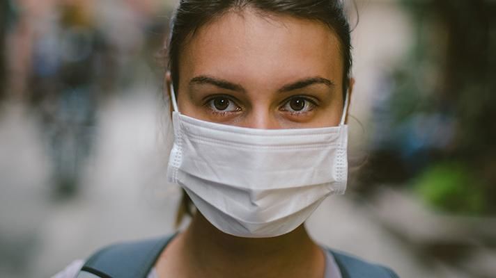 Пандемия изменила психологию человечества: узнайте, почему люди в масках кажутся нам привлекательнее