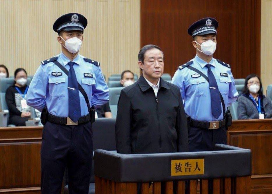 Экс-министра юстиции Китая приговорили к смертной казни за взятки