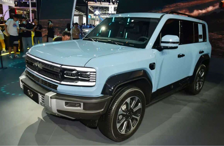 BYD показал салон своего нового Leopard 5