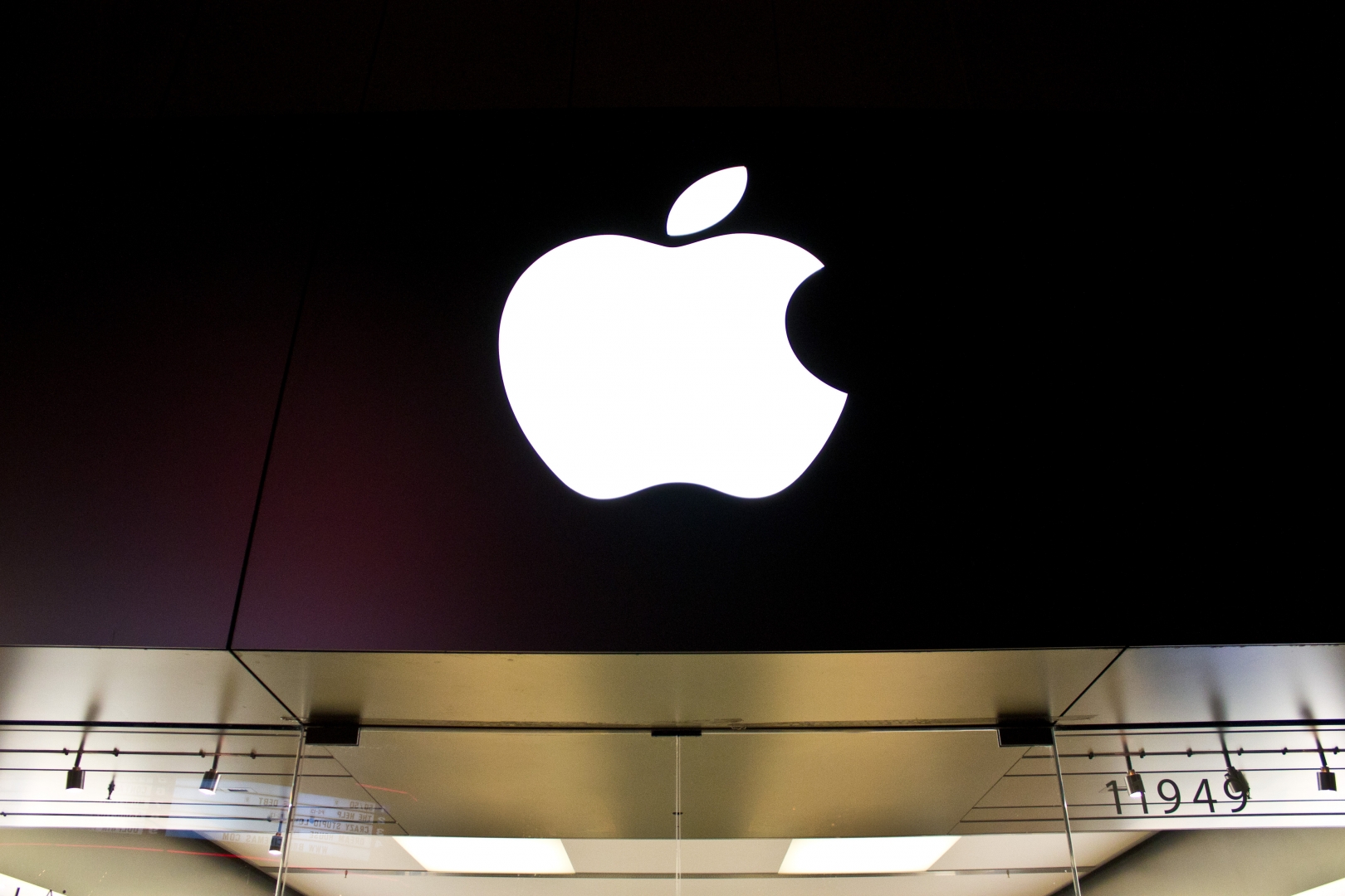 Apple прекратила продажу своих продуктов в онлайн-магазинах России
