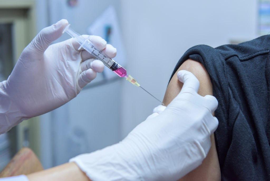 Узбекистан рассматривает предложения по использованию вакцин из России и Китая