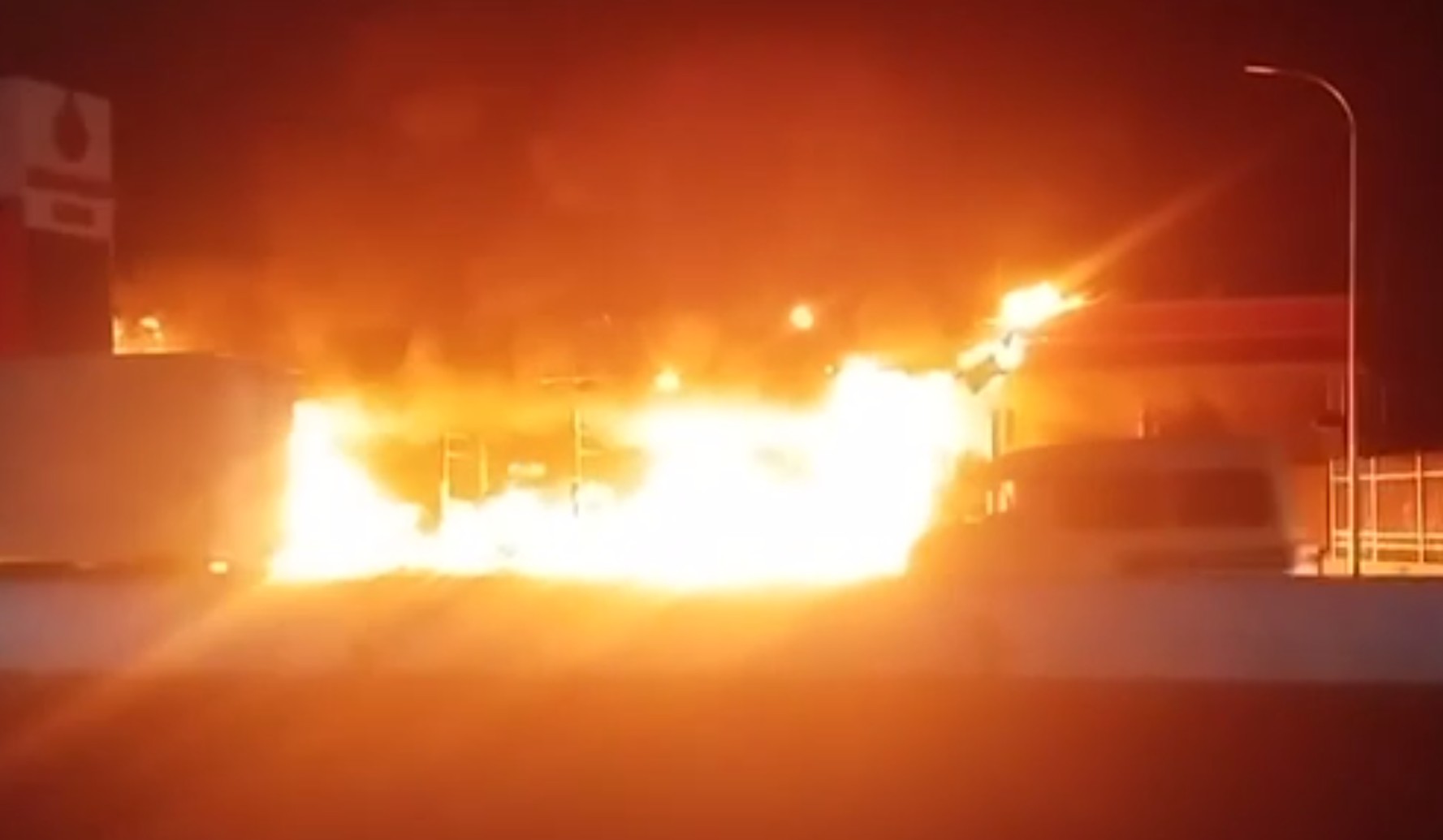 На одной из заправок Самарканда произошел крупный пожар