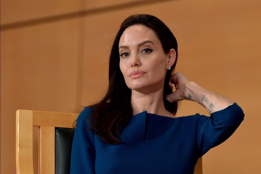 Анджелина Джоли отказалась усыновлять детей из Украины 