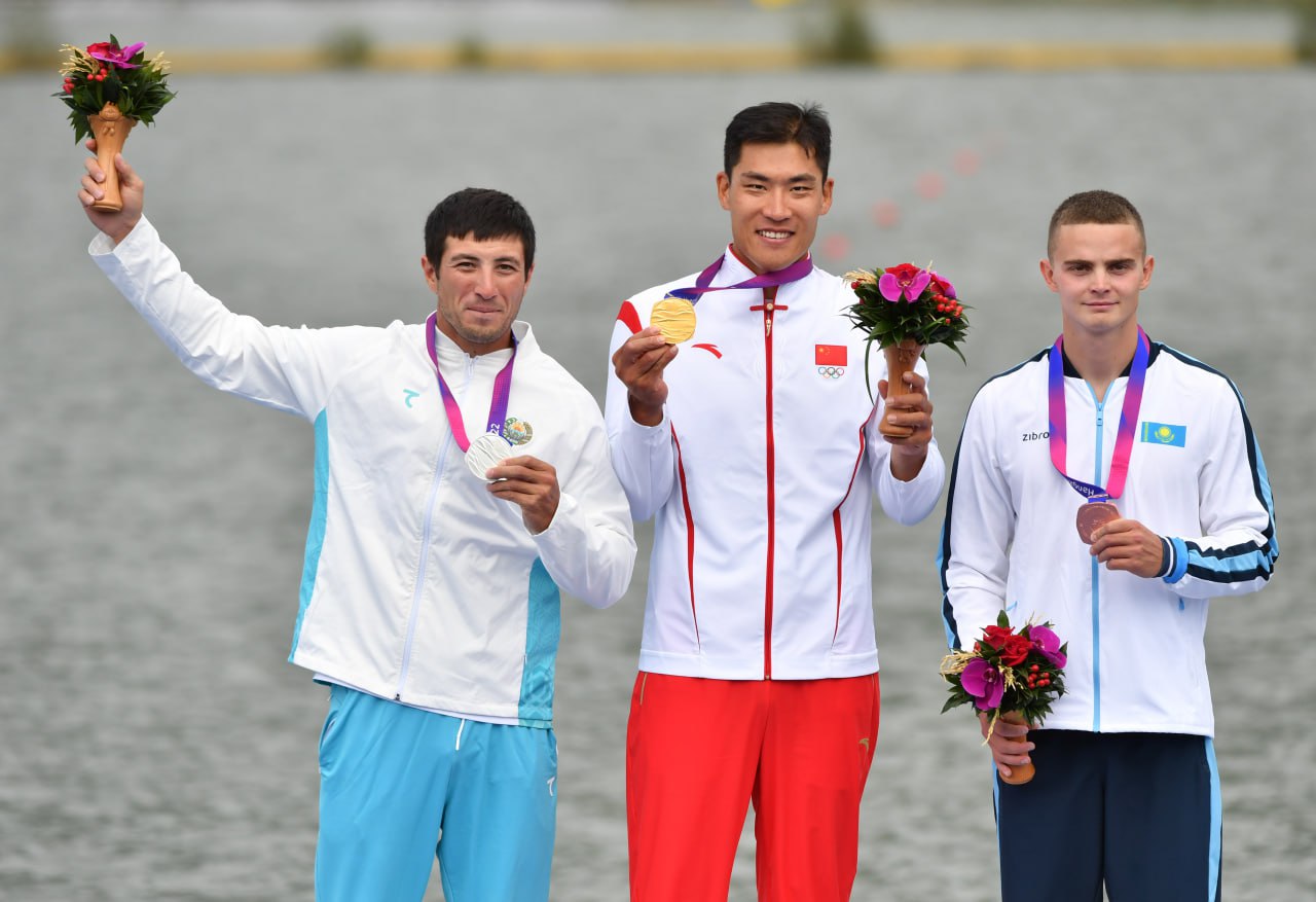 Узбекские гребцы завоевали три медали на Азиаде