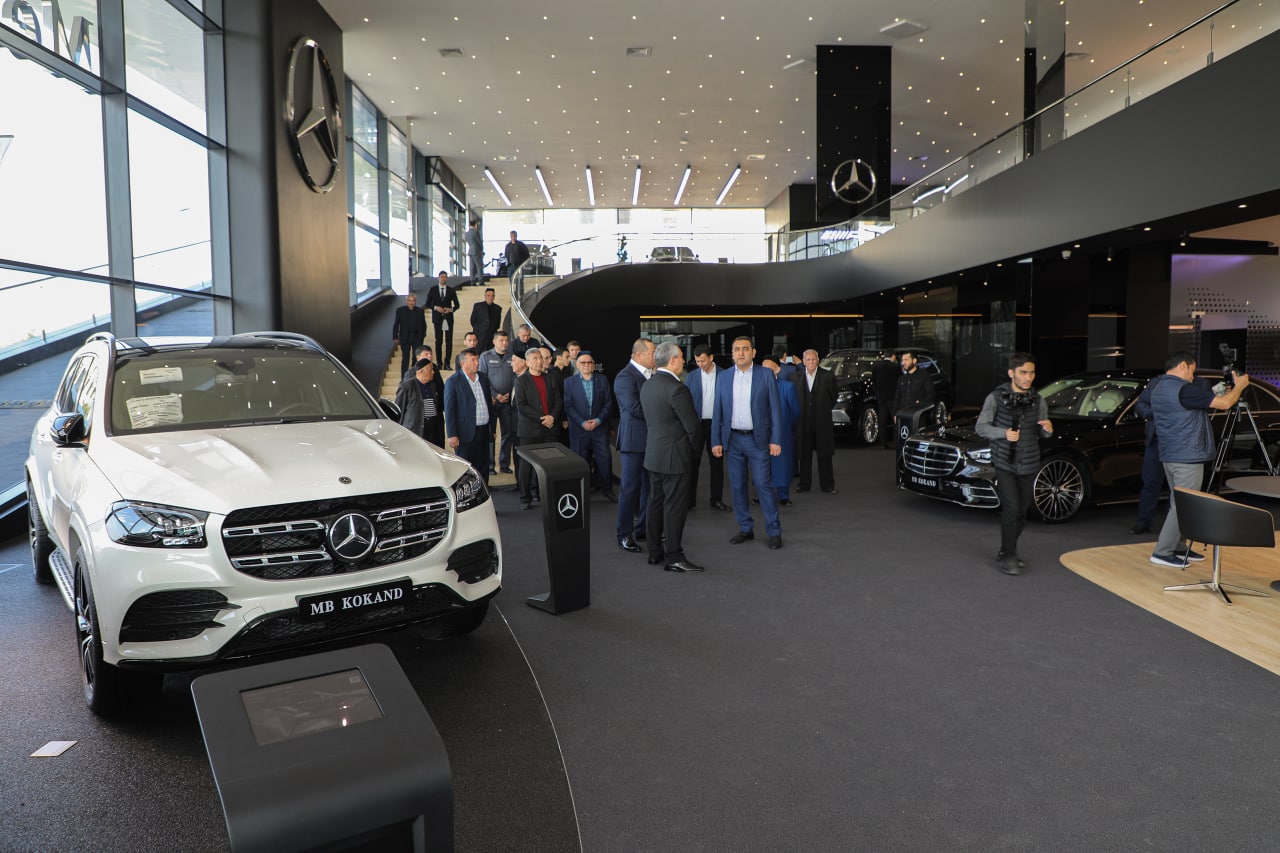 В Узбекистане открылся официальный дилерский центр Mercedes — какие машины там продаются?
