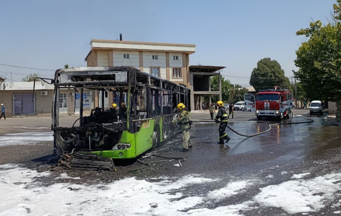 В Ташкенте полностью сгорел пассажирский автобус