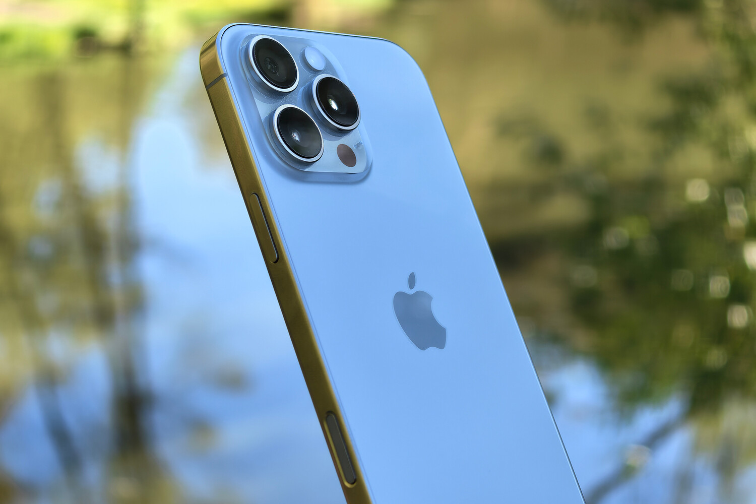 iPhone - последние новости от команды Repost.uz