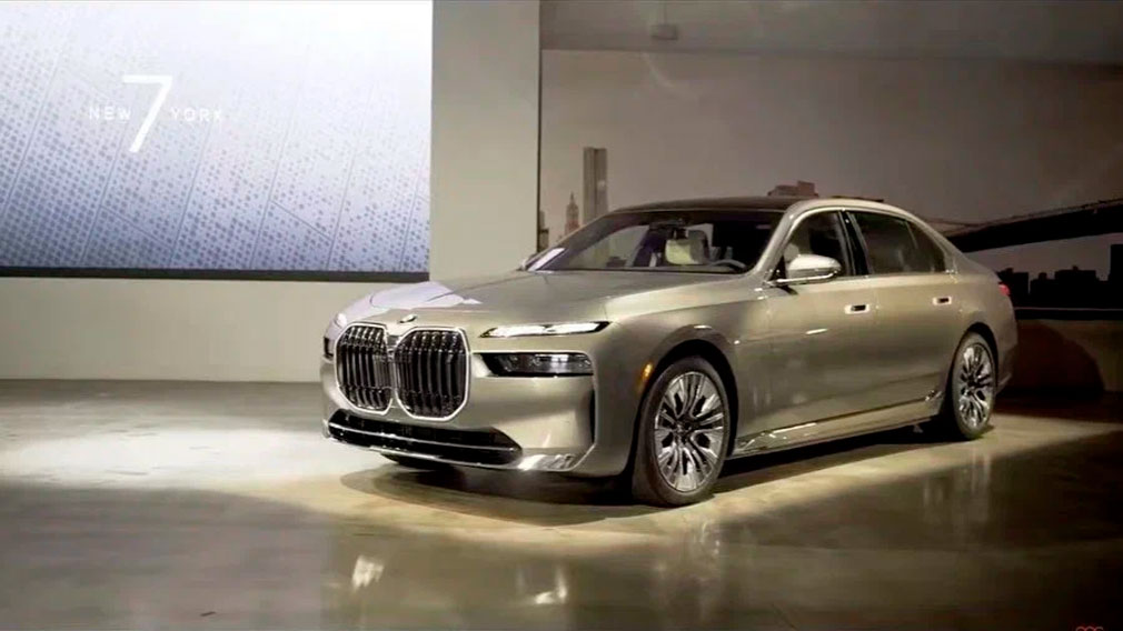 BMW выпустит бронированный электромобиль i7