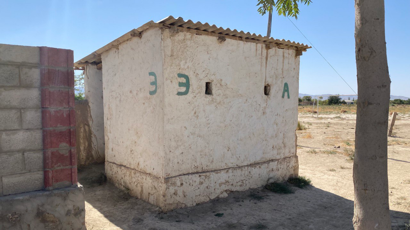 Озвучено количество узбекистанцев, использующих туалеты с выгребной ямой