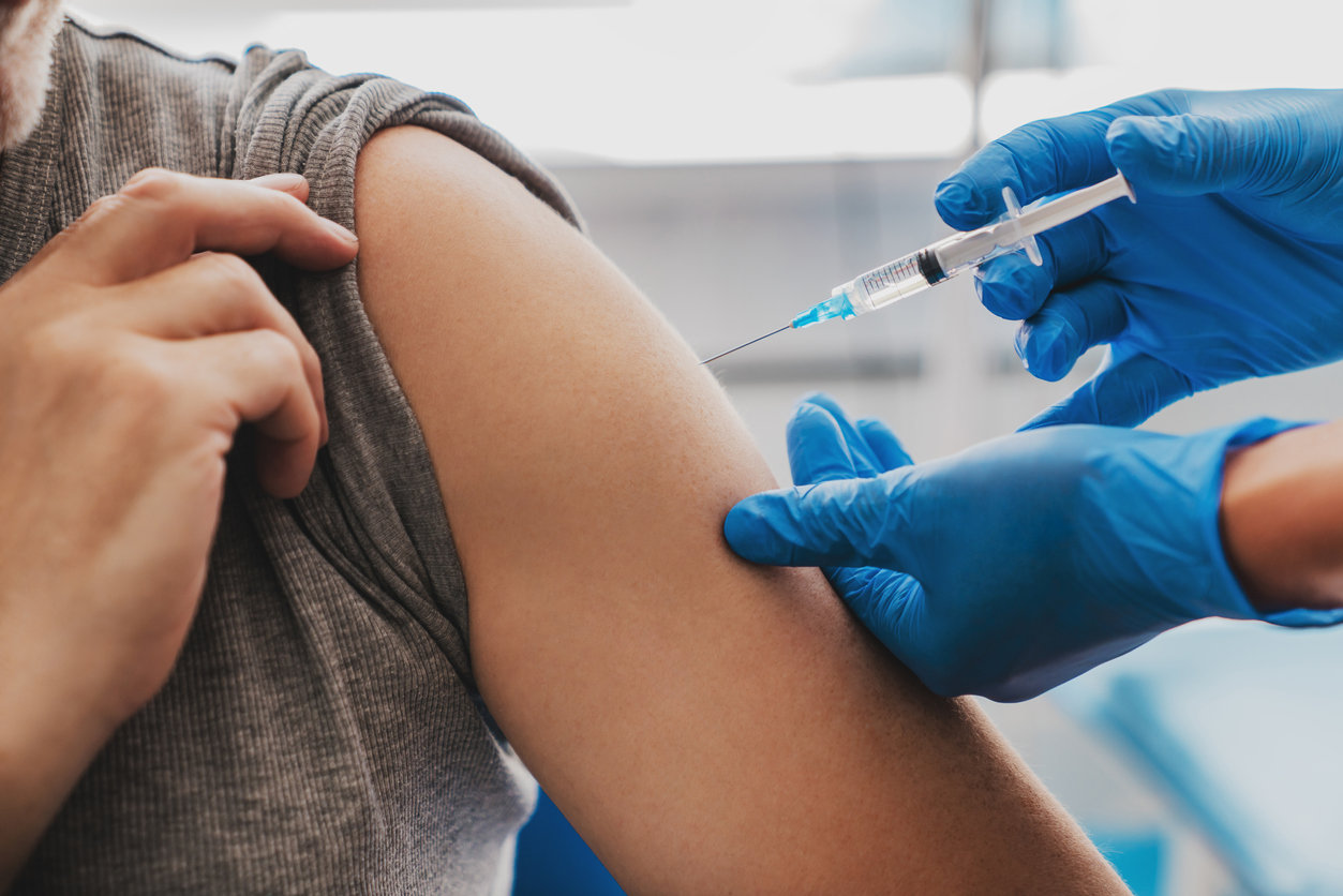 Первую дозу вакцины от коронавируса за вчерашние сутки в Узбекистане получили более 54 тысяч человек 