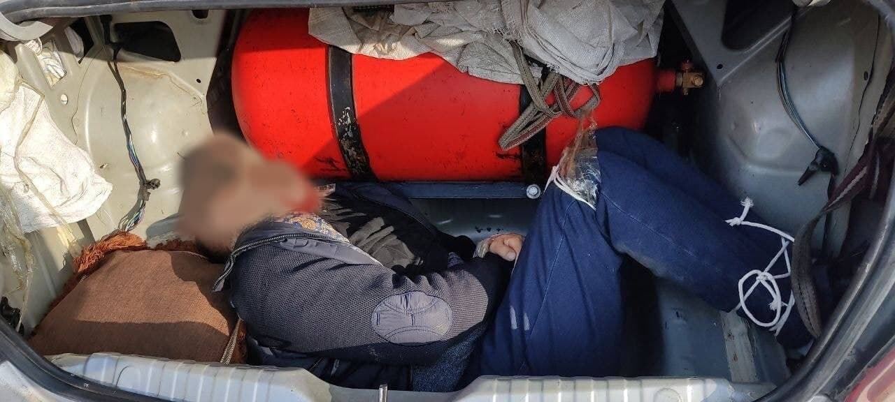 В Ташкенте убили андижанского таксиста и затолкали в багажник своей машины