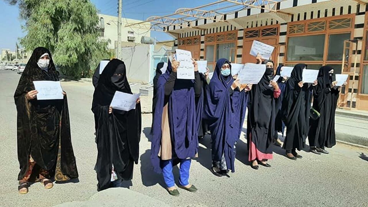 В Афганистане женщины вышли на протест возле здания МИД