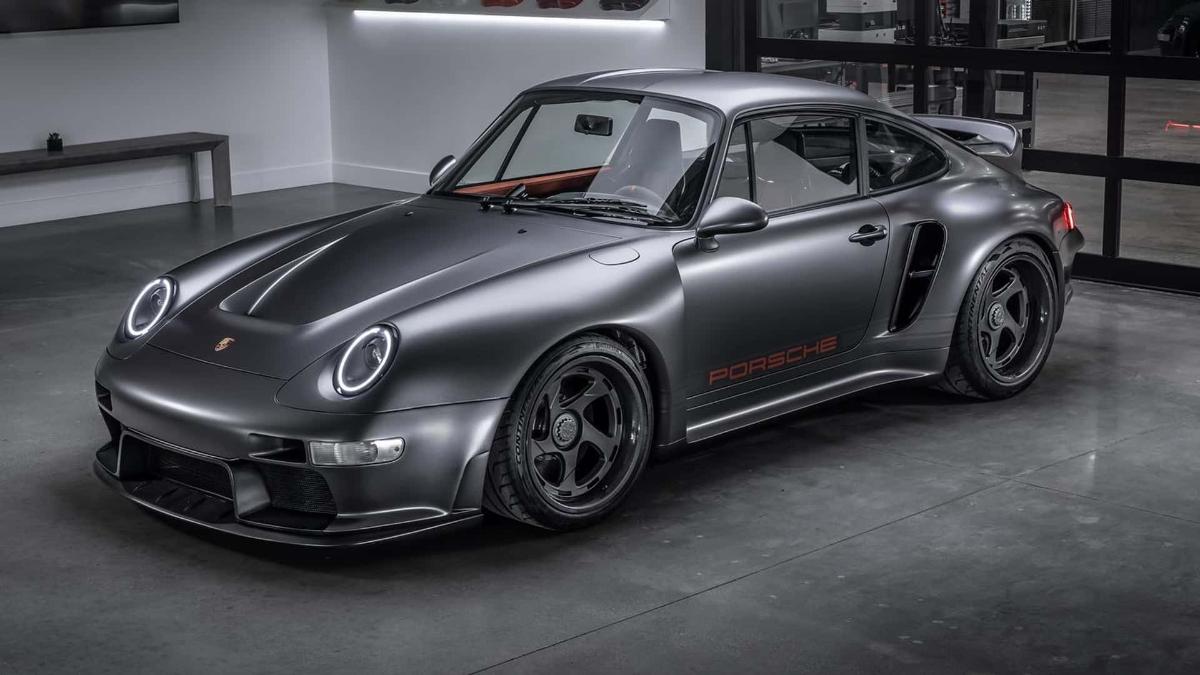 В сети показали полностью восстановленный Porsche 911 993-го поколения