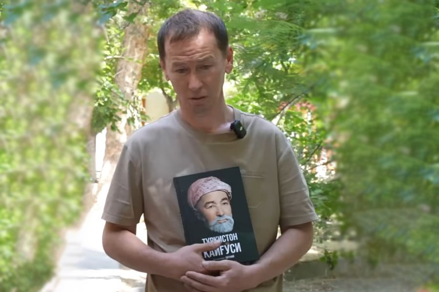 В Ташкенте оштрафовали Хайруллу Асадова, известного как «живая книга»