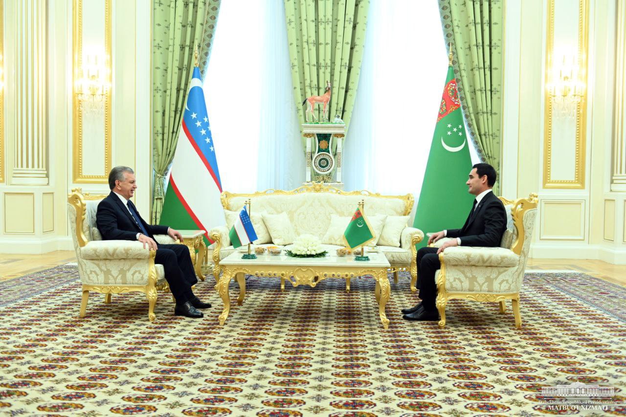 Президенты Узбекистана и Туркменистана провели переговоры в узком формате
