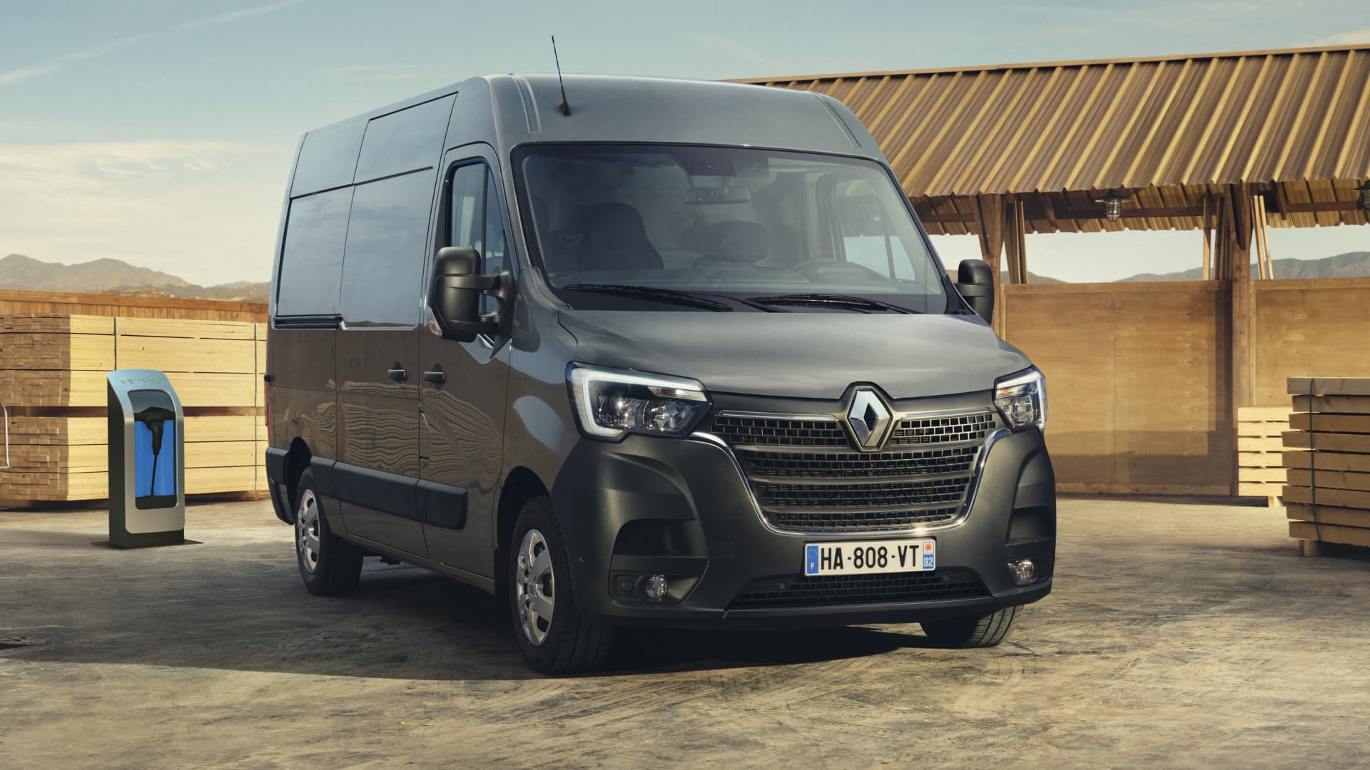 Renault Master E-Tech - последние новости от команды Repost.uz