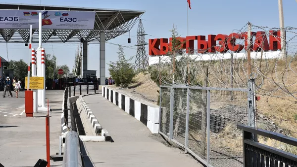 Очередной кыргызстанец пытался провезти в Узбекистан почти $60 тысяч