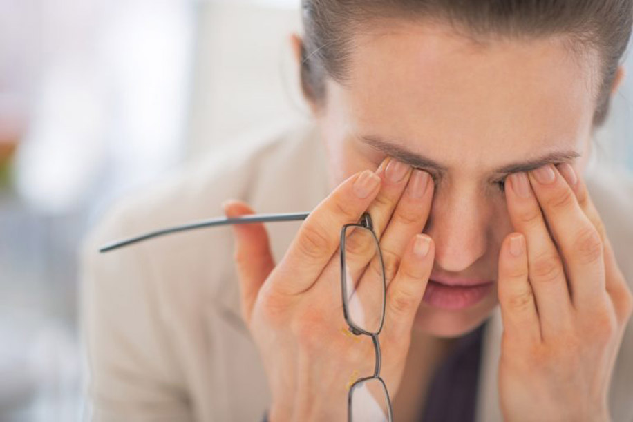 Нервный тик: почему дергается глаз и как это прекратить