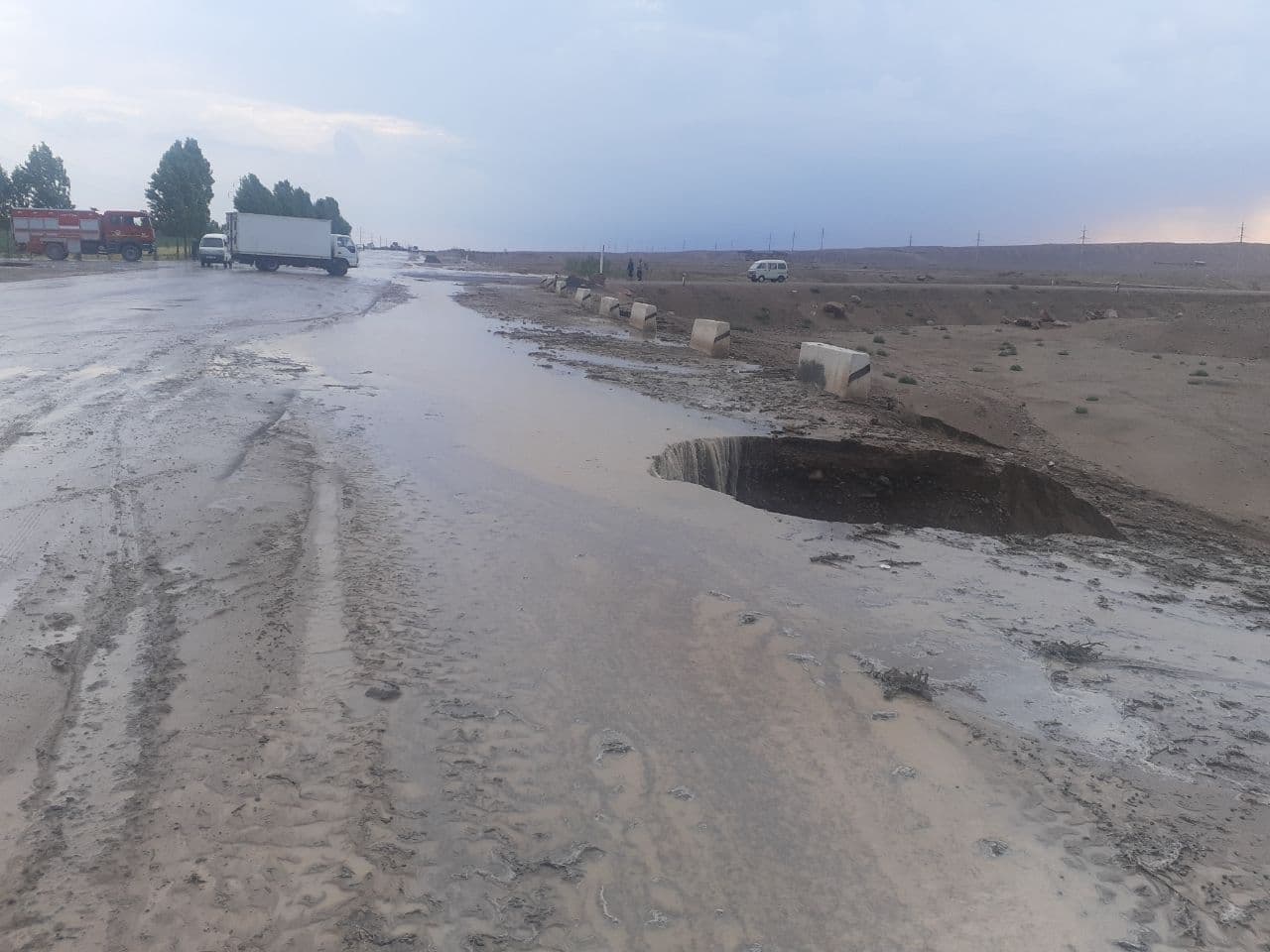 В Намангане из-за наводнения перекрыли дороги