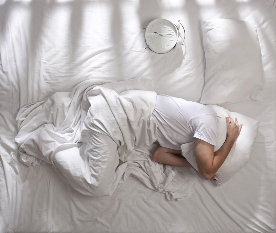 Нужно ли оставаться в постели при бессоннице?