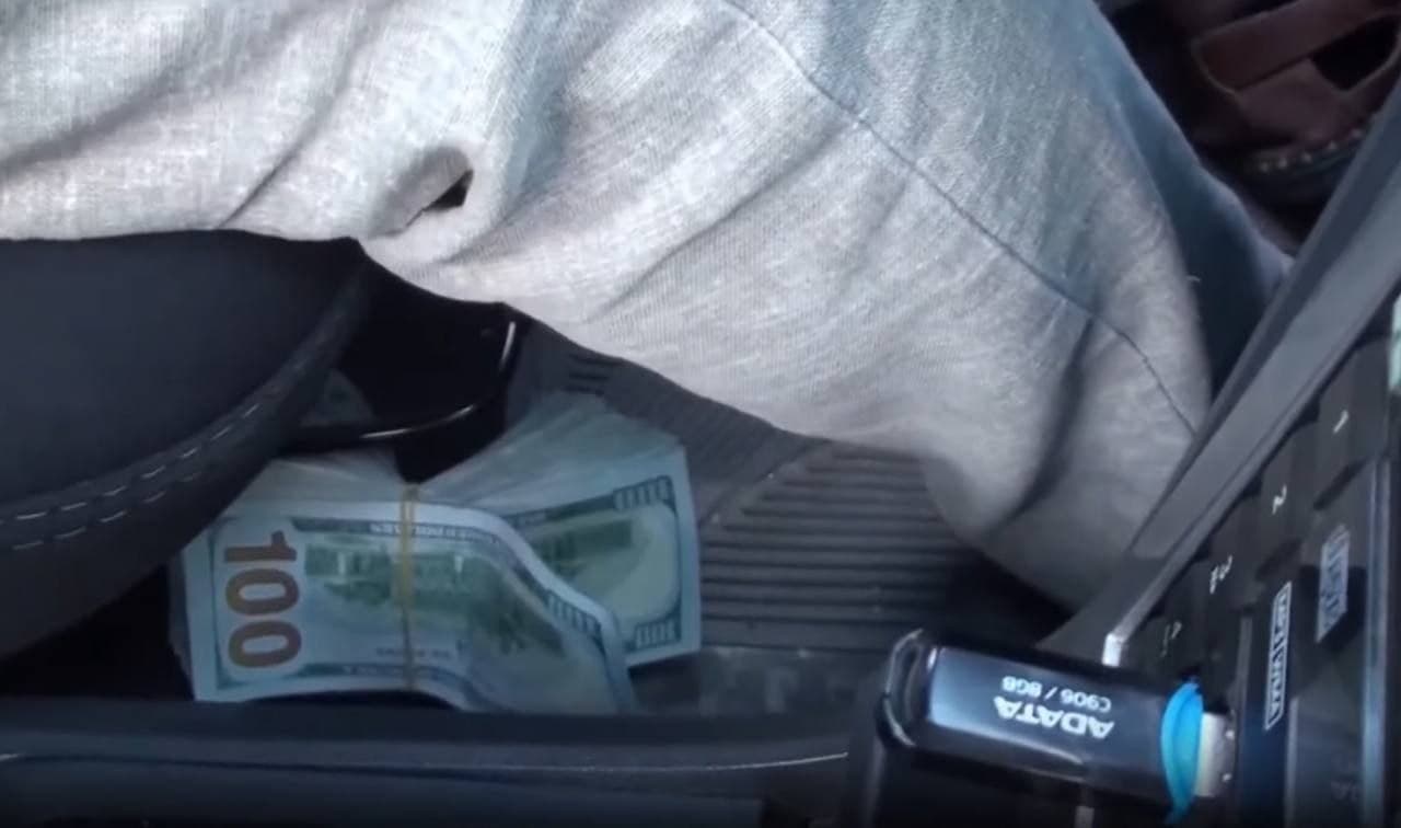 В Узбекистане сотрудники прокуратуры потребовали деньги за изменение приговоров и были задержаны - видео