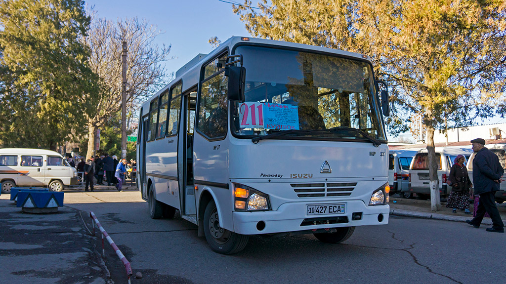 Между рынком «Куйлюк» и Чирчиком запустили новый пригородный автобусный маршрут