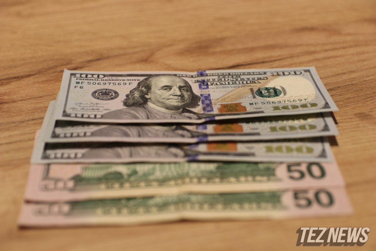 Курс продажи доллара в Узбекистане увеличился на 230 сумов