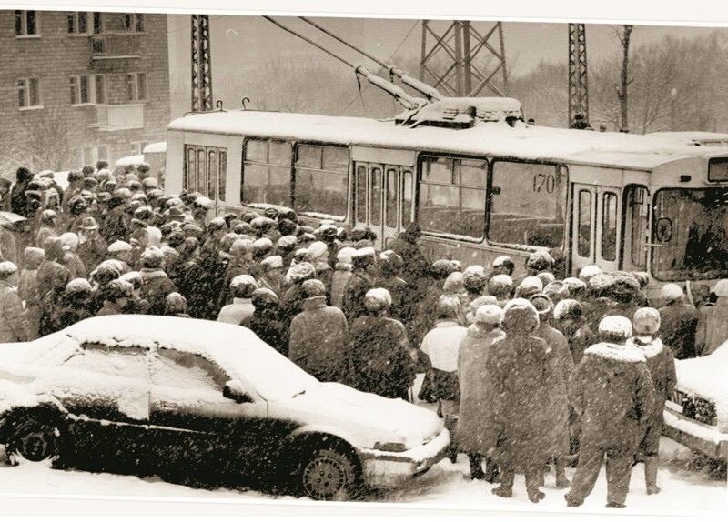 Vladivostokda trolleybus kutish joyi. 1994-yil<br>