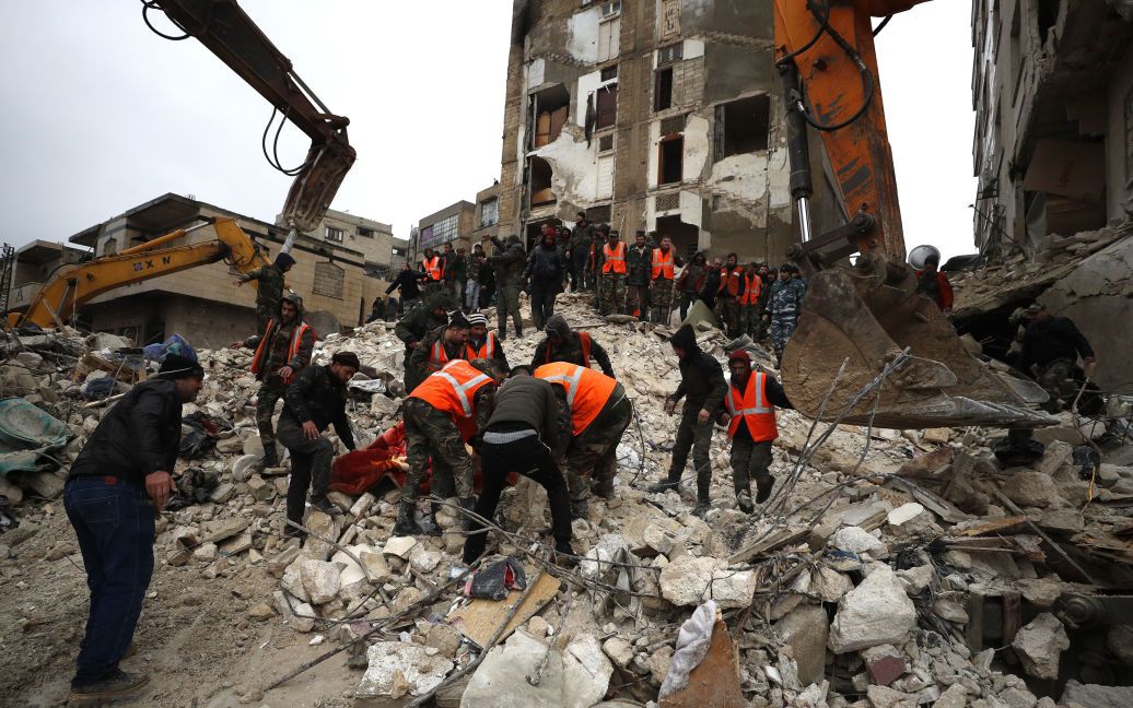 Спасатели вытащили узбекистанца из-под завалов в Турции