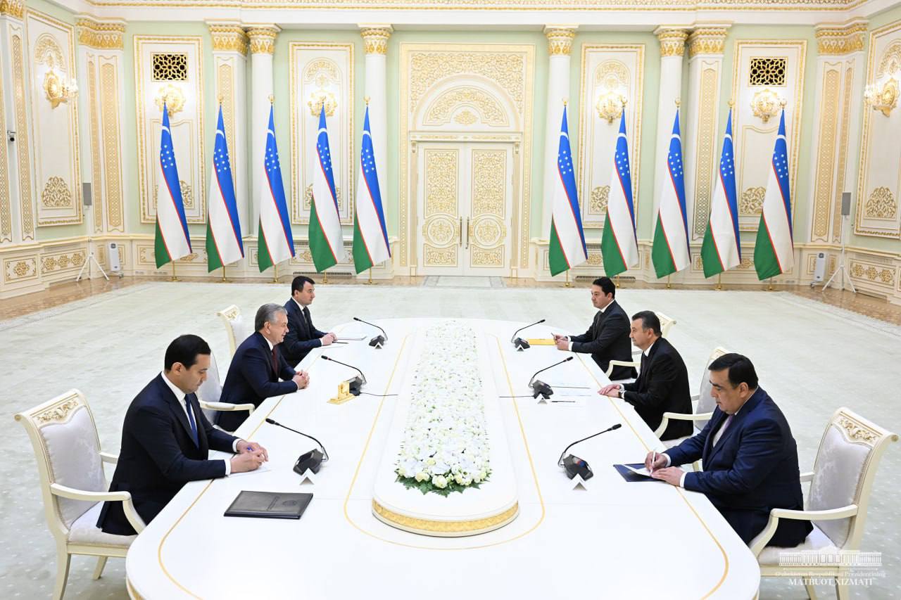 Шавкат Мирзиёев встретился с премьером Таджикистана