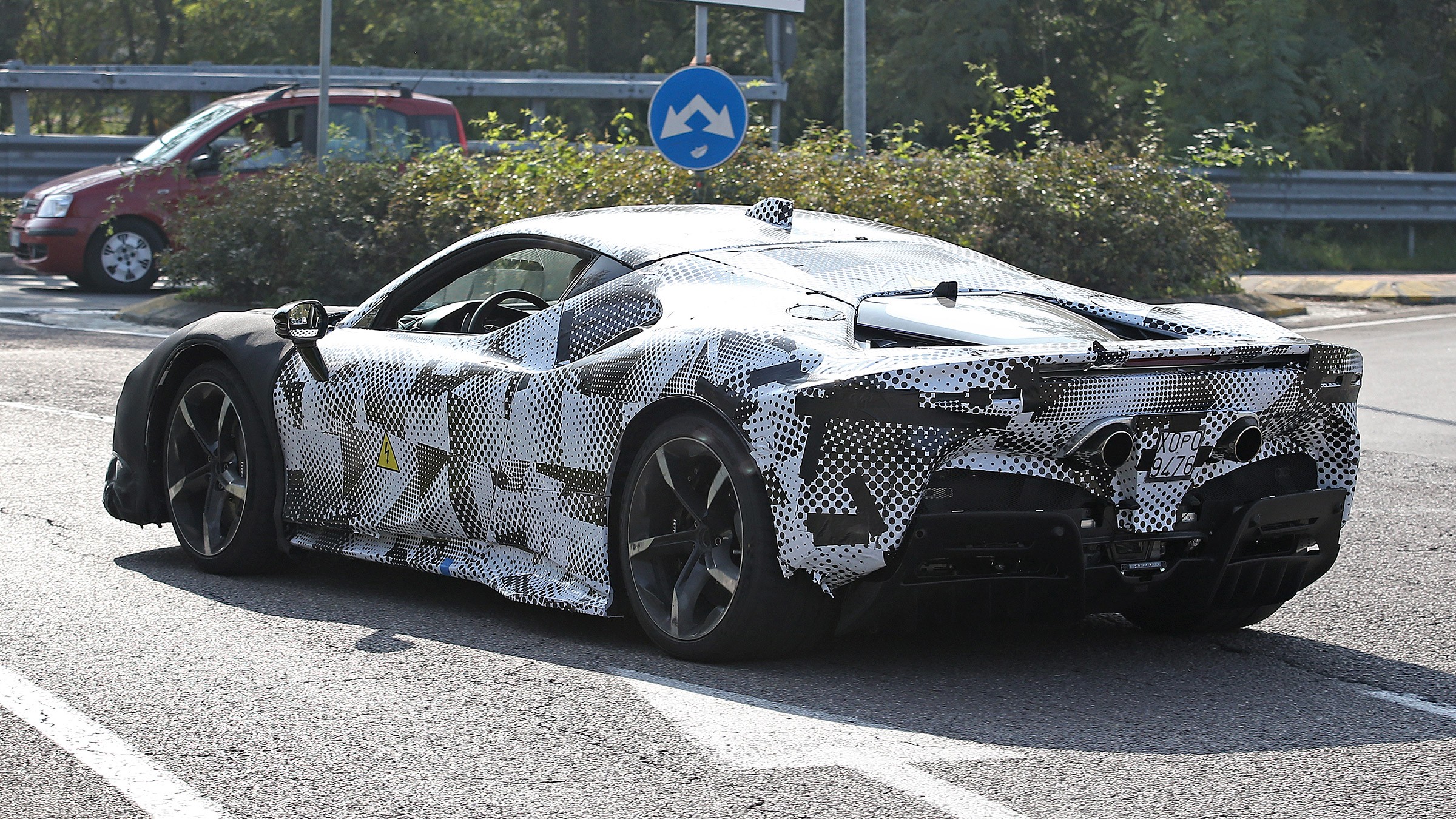 Ferrari тестирует новый SF90